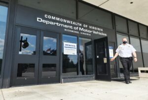 Como Pagar los Taxes de mi Carro en Virginia.