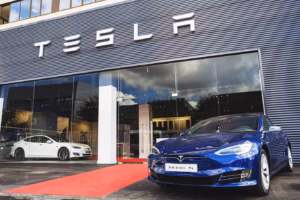 Tesla Cerca de Mí: Cómo Encontrar Service Center, Showrooms y Talleres Oficiales