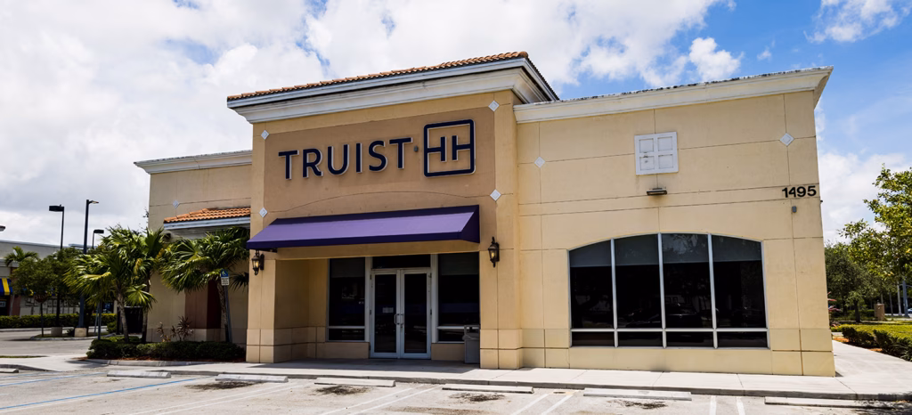 truist bank branch exterior usa